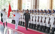 Azerbaijan Minister of Defense visits Vietnam People’s Navy